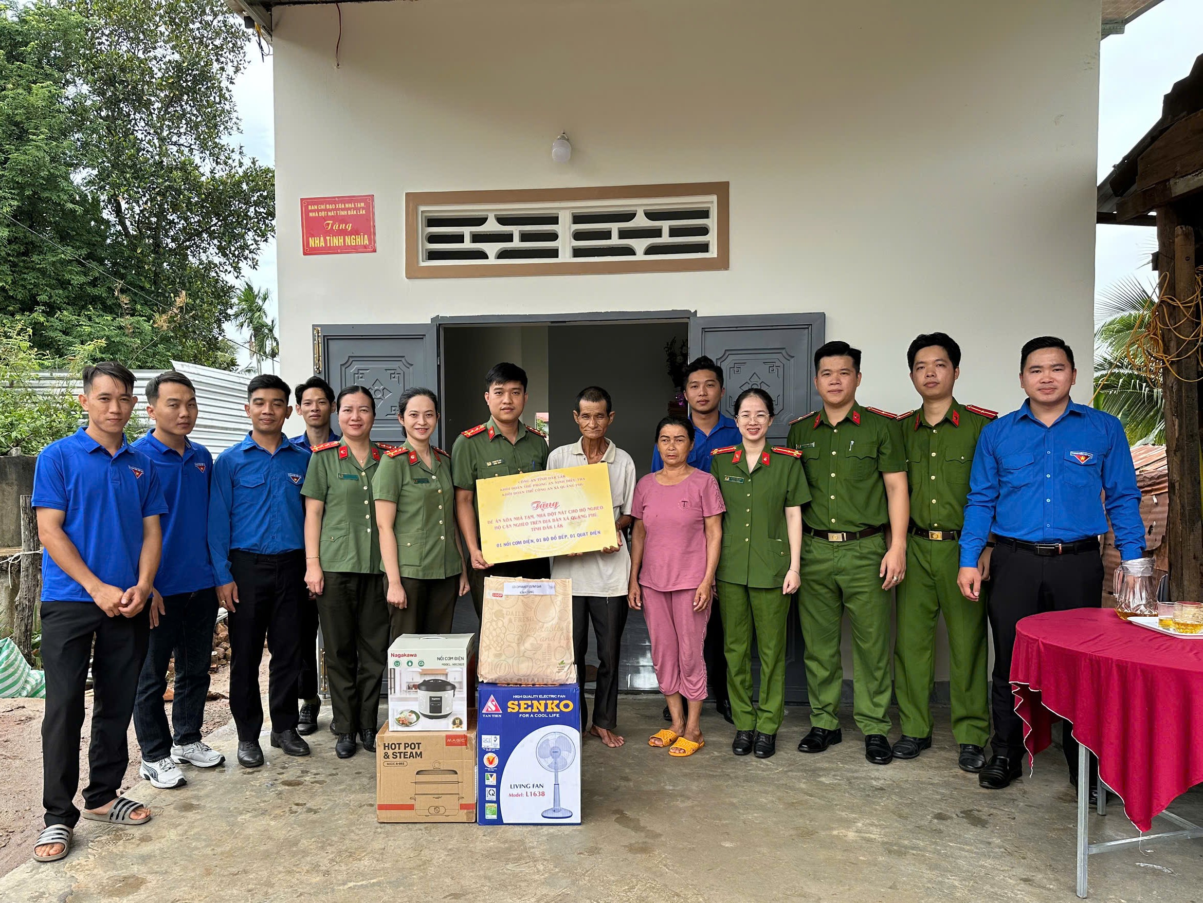 Kiểm tra tiến độ thực hiện Chương trình “xóa nhà tạm, nhà dột nát” cho hộ nghèo ở địa bàn xã Quảng Phú